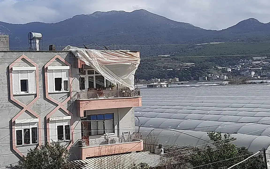 Sağanak ve Hortum Sera ve Narenciyeleri Vurdu 5